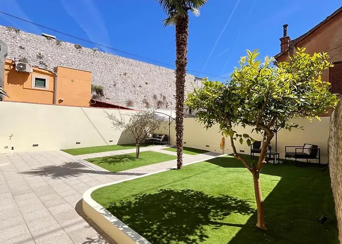 Teuta Garden Luxury Lägenhet Split