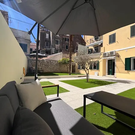 Lägenhet Teuta Garden Luxury